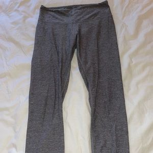 Lululemon 19", size 6 cropped gray leggings